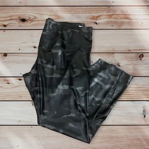 Women’s Nike Full Length Black Camo 1X Leggings